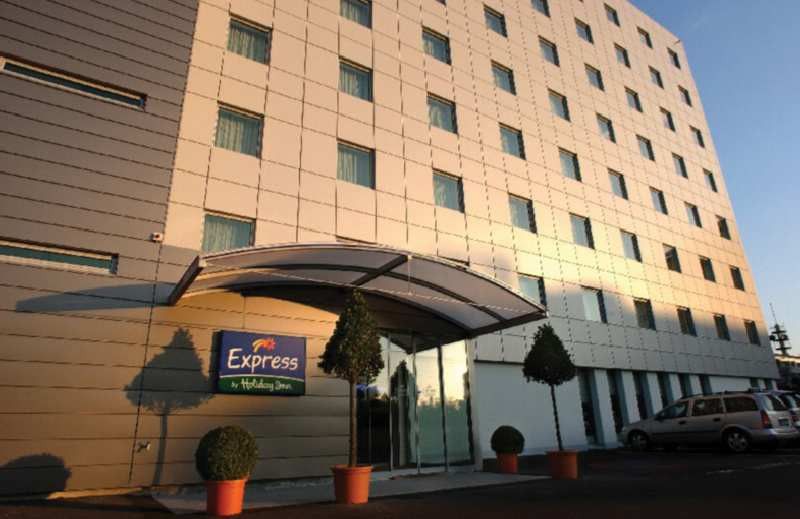 Holiday Inn Express Geneva Airport, An Ihg Hotel Esterno foto